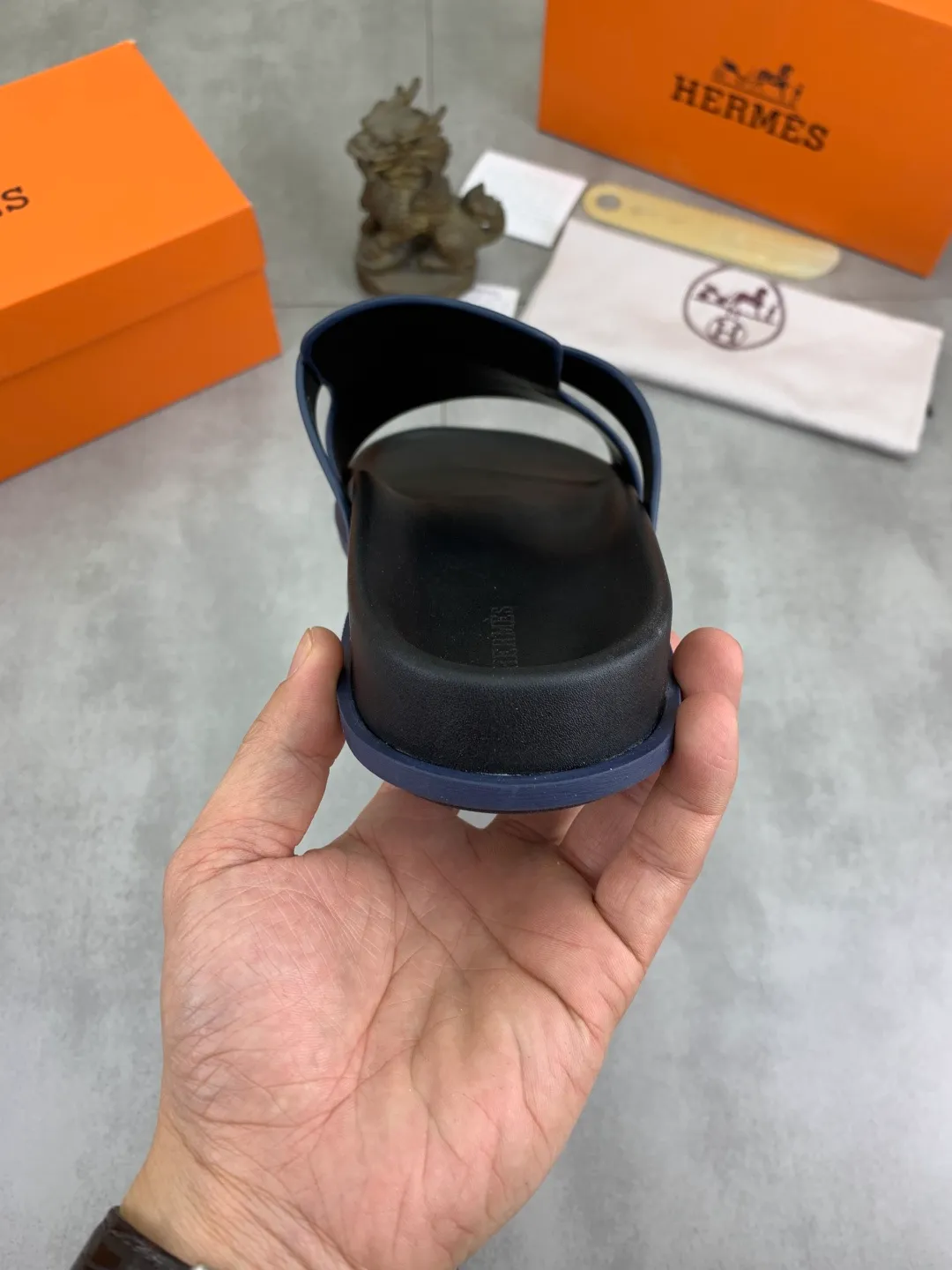 Men's shoes 💰P440 New [HERMES] high-end quality new Hermès slippers, made of imported silk calfskin, wear-resistant and non-slip rubber outsole. Fashionable and elegant code number: 39-44 (38 45 46 customized)